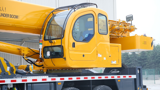 MK网QY25K5D-I起重机大圆弧操纵室