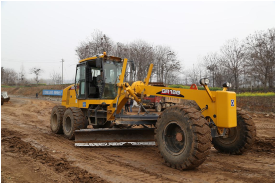 MK网GR180平地机“结实、好用”