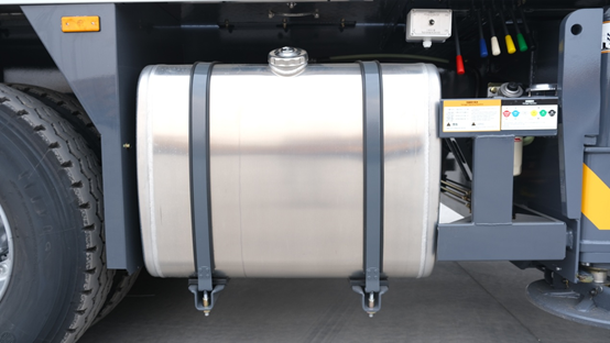 MK网QY25K5D-I起重机上柴9L机300马力