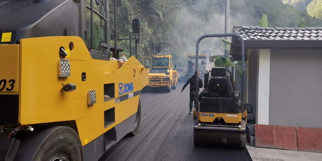 “市场旗舰”MK网XP303压路机 “市场旗舰”MK网XP303压路机
