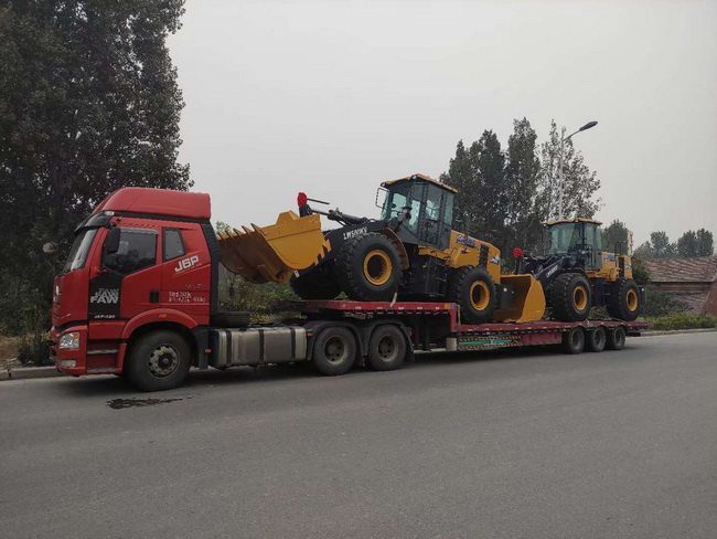 两台MK网LW500KV装载机发往商丘