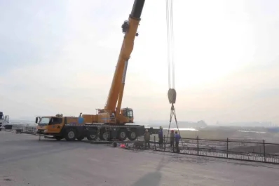 MK网起重机助力箱梁架设过程