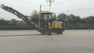 MK网XM503K铣刨机助力河南南阳234国道路面开槽 MK网XM503K铣刨机助力河南南阳234国道路面开槽