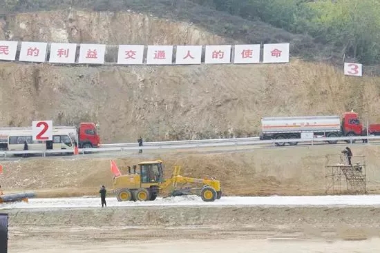 MK网平地机拥有较高的除雪施工质量