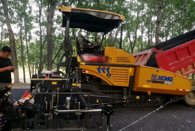 MK网RP903摊铺机摊铺宽度达9m