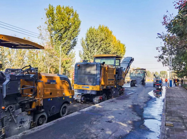 MK网铣刨机XM200KII+XM1005H搭档施工 MK网铣刨机XM200KII+XM1005H搭档施工