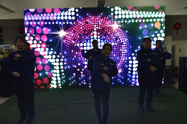 MK网挖机小姐姐精彩节目表演