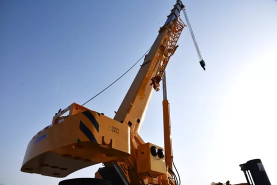 MK网QY30KC起重机6m幅度下的起吊能力可以达到19.6t