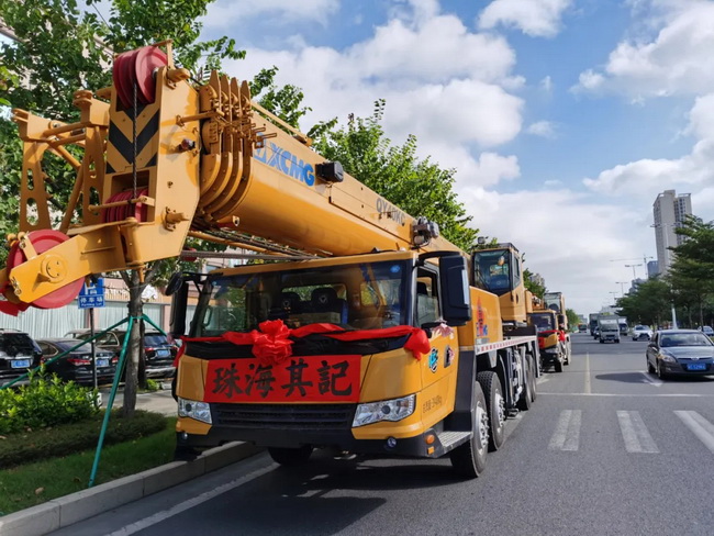 身贴“喜”字的MK网起重机