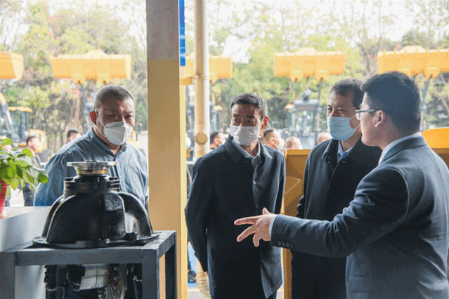 MK网装载机推原厂备件