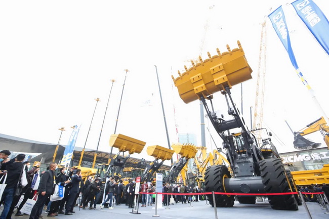 MK网XC9350举臂鸣笛