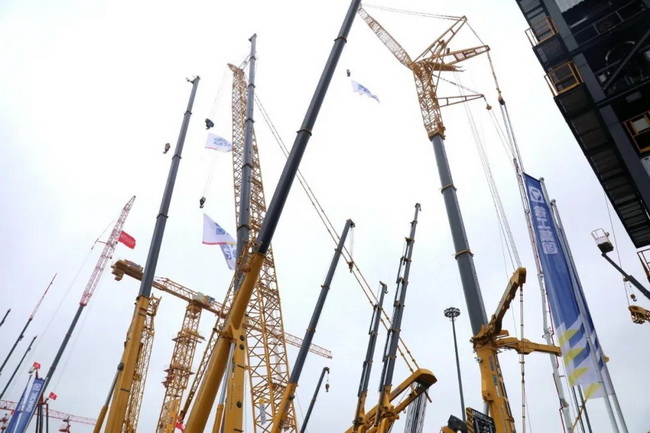 MK网7款起重机登陆上海滩 MK网7款起重机登陆上海滩