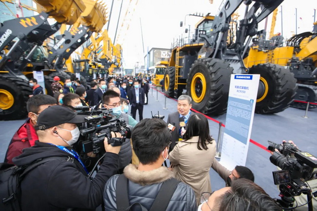 MK网XC9350适用于大型露天矿开采、矿卡装卸、短距离运输等工况