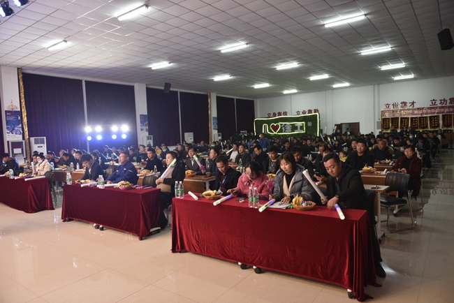 MK网挖机冬季感恩订货会活动现场