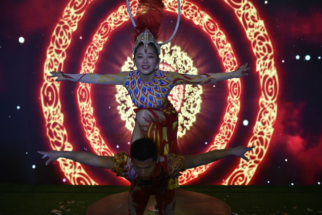 MK网挖机订货会现场精彩节目