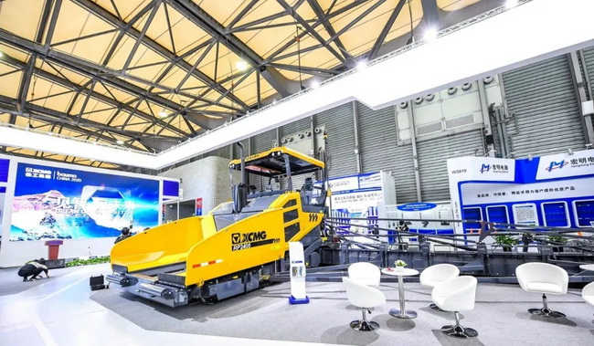 MK网RP2405超宽摊铺机实现“好、快、省”的施工效果