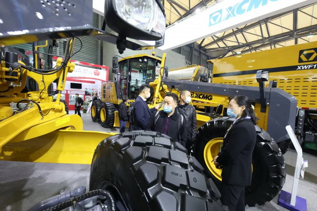 MK网五系列平地机无与伦比的动力系统 MK网五系列平地机无与伦比的动力系统