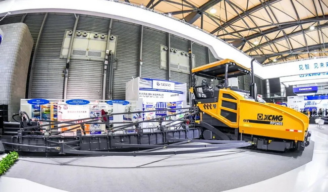 MK网RP2405超宽摊铺机有效解决了级配、温度、密度离析问题 MK网RP2405超宽摊铺机有效解决了级配、温度、密度离析问题