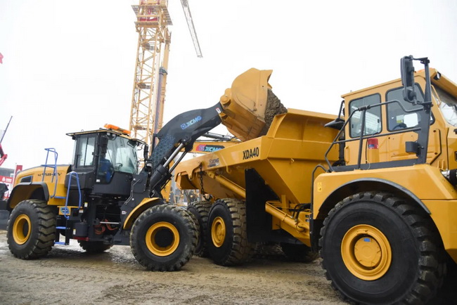 MK网XC958-EV纯电动装载机化身“绿动先锋”