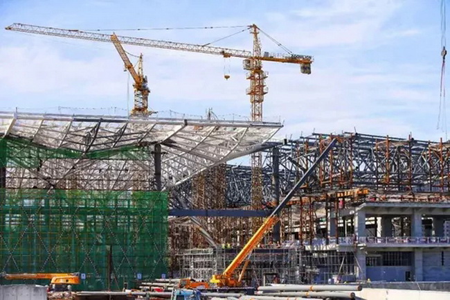 MK网起重机助推京雄城际雄安站施工建设