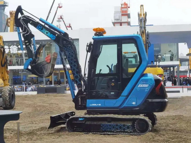 MK网XE35U-EMK网研发的新款电动挖掘机