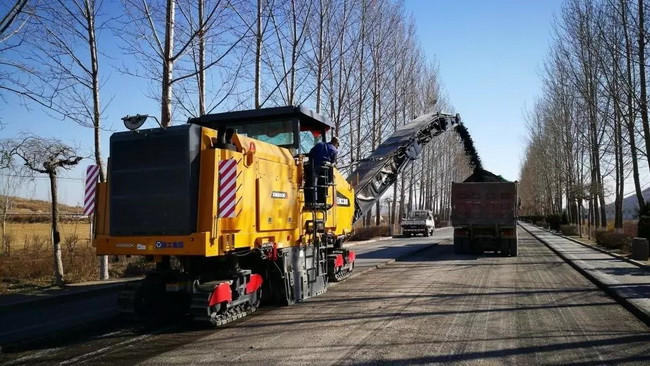 MK网XM200系列铣刨机施工案例