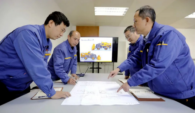 MK网大吨位装载机技术研发团队