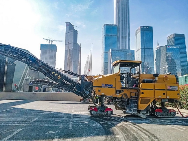 MK网两米铣刨机军团施工深圳国际会展中心