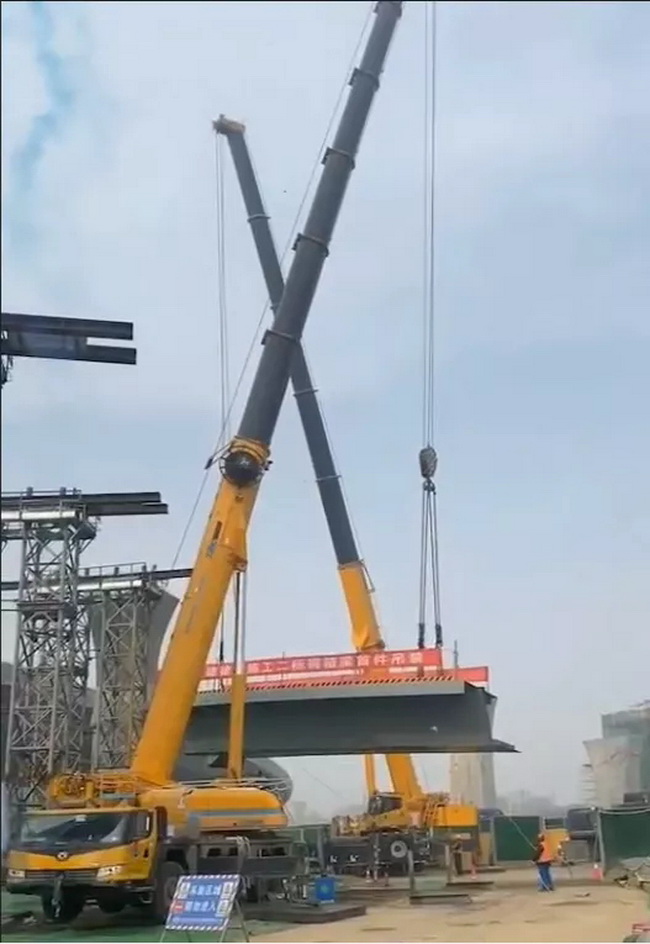 MK网全地面起重机改造工程2标首件钢箱梁吊装
