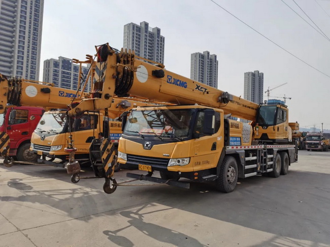 李老板拥有近20台清一色的MK网起重机