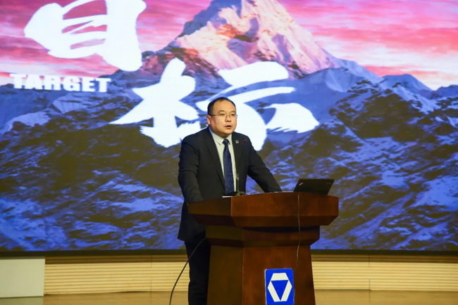 MK网铲运机械事业部副总经理刘鹏作营销工作报告