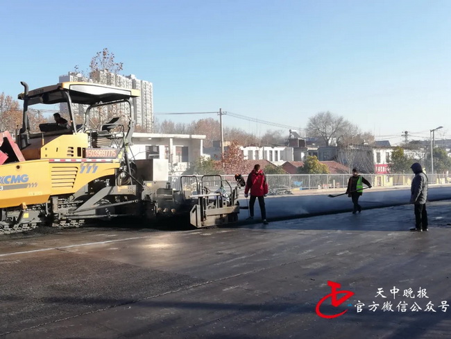 MK网RP903摊铺机练江大道高架桥施工