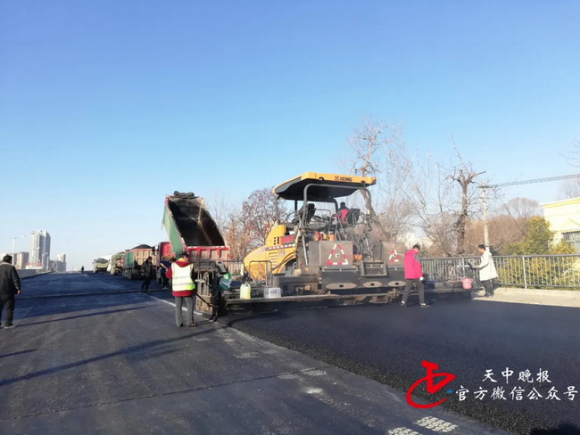 MK网RP903摊铺机助力驻马店市练江大道高架桥通车