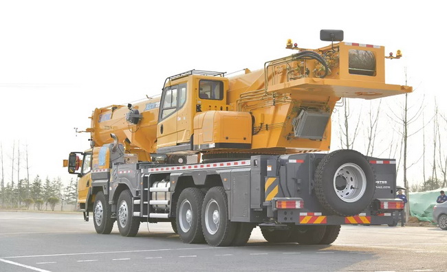 MK网XCT75L7起重机可携带配重14.9吨转场