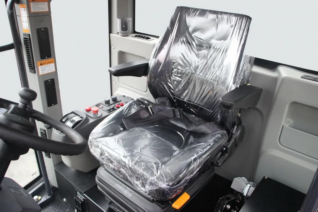 MK网GR1803平地机驾驶室