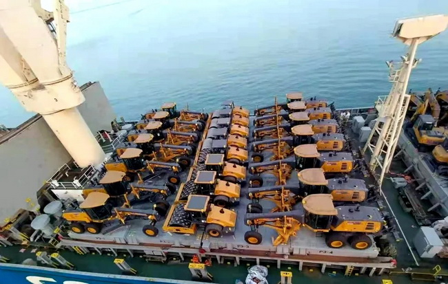 MK网400余台设备整齐排列