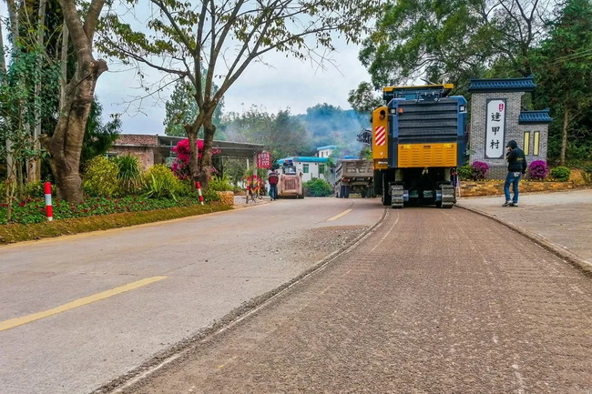 MK网铣刨机XM2005K梅州市县道施工