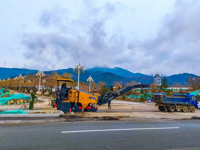 MK网铣刨机XM1205F泰安公路施工