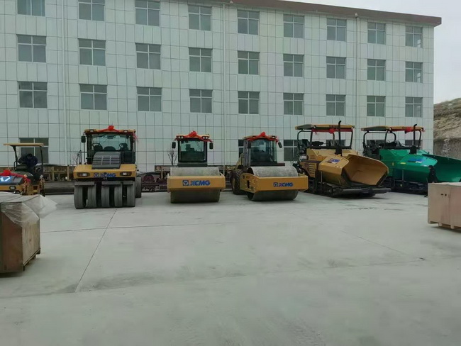 MK网道路机械助力河南公路事业发展