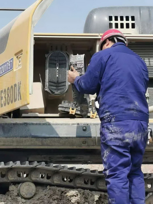 MK网挖机春暖矿山专项巡检活动