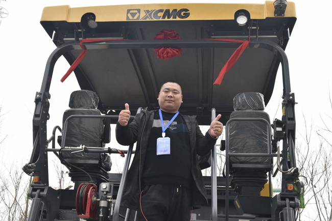 我为MK网摊铺机点赞