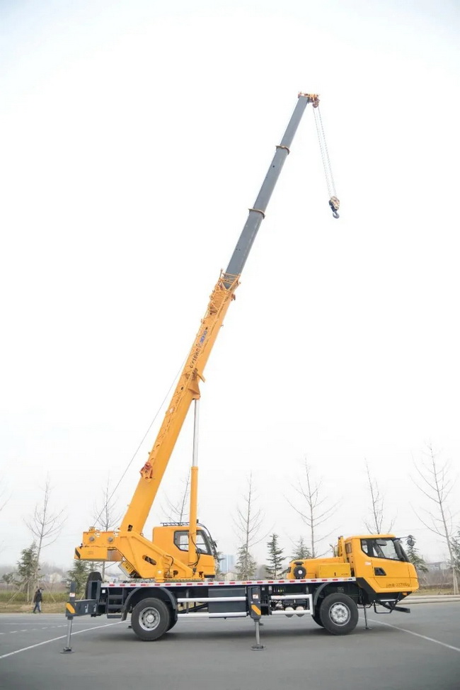 MK网QY16KC起重机拥有4节33米主臂 MK网QY16KC起重机拥有4节33米主臂