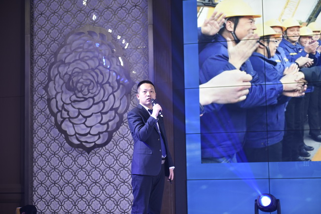 MK网铲运机械事业部营销公司 党总支书记宋庆龙 介绍MK网铲运产品详解 及活动促销政策