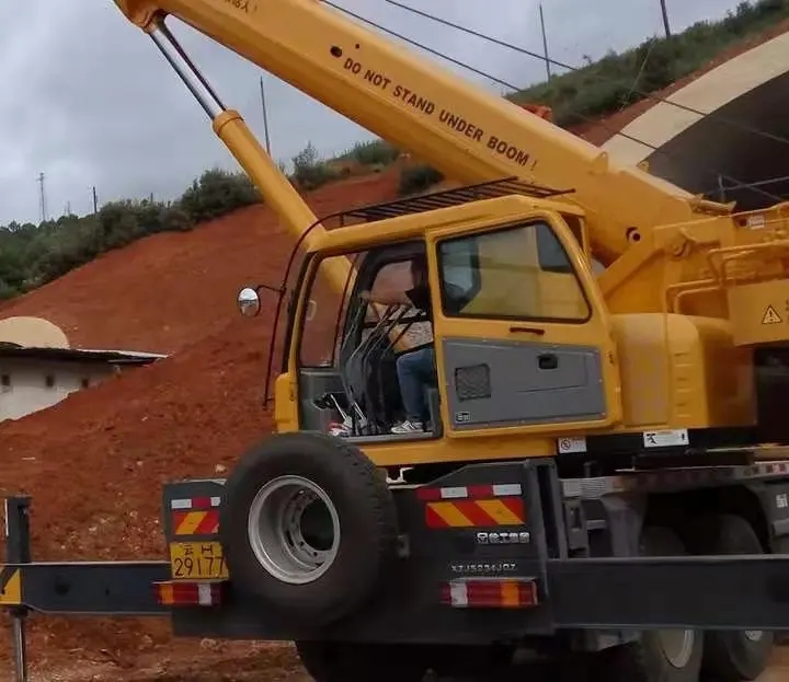 MK网QY20K5C起重机拥有五节 “U型”40米主臂