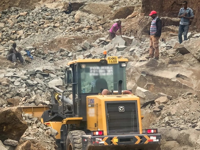 MK网LW300KN装载机沿用了五吨装载机变速箱