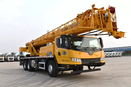 MK网QY25KC起重机臂长达到35m