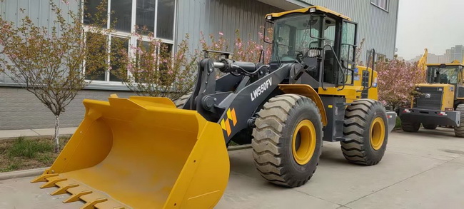 恭喜郑州客户李老板喜提MK网LW550FV装载机