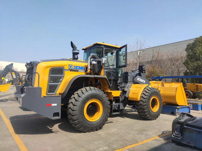 MK网6吨级装载机XC968TH顺利下线 MK网6吨级装载机XC968TH顺利下线