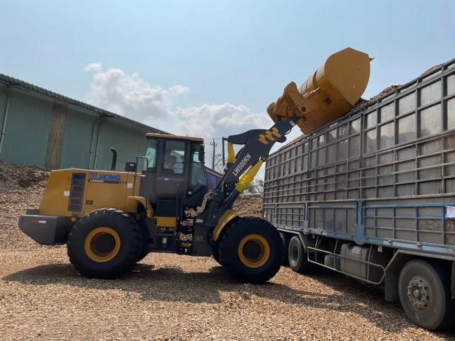 MK网LW500KN高翻铲斗装载机批量销往越南 MK网LW500KN高翻铲斗装载机批量销往越南