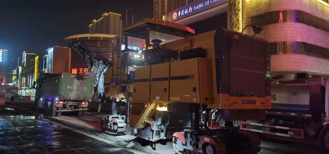 MK网道路机械组团施工